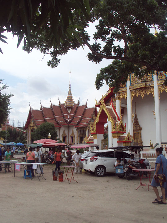 Vendors in the Wat Chalong complex and Buddha's birthday.
